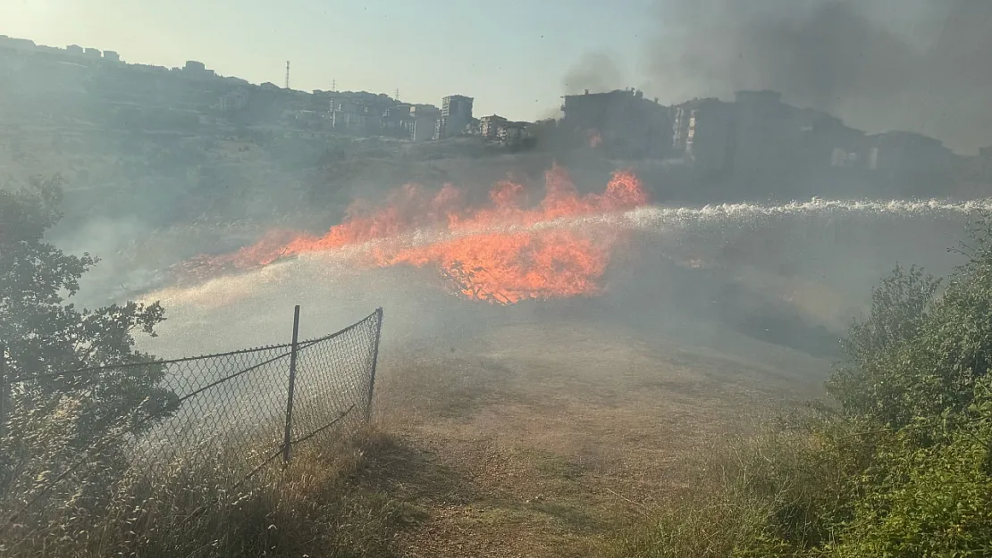 Otluk Alanda Çıkan Yangın Söndürüldü