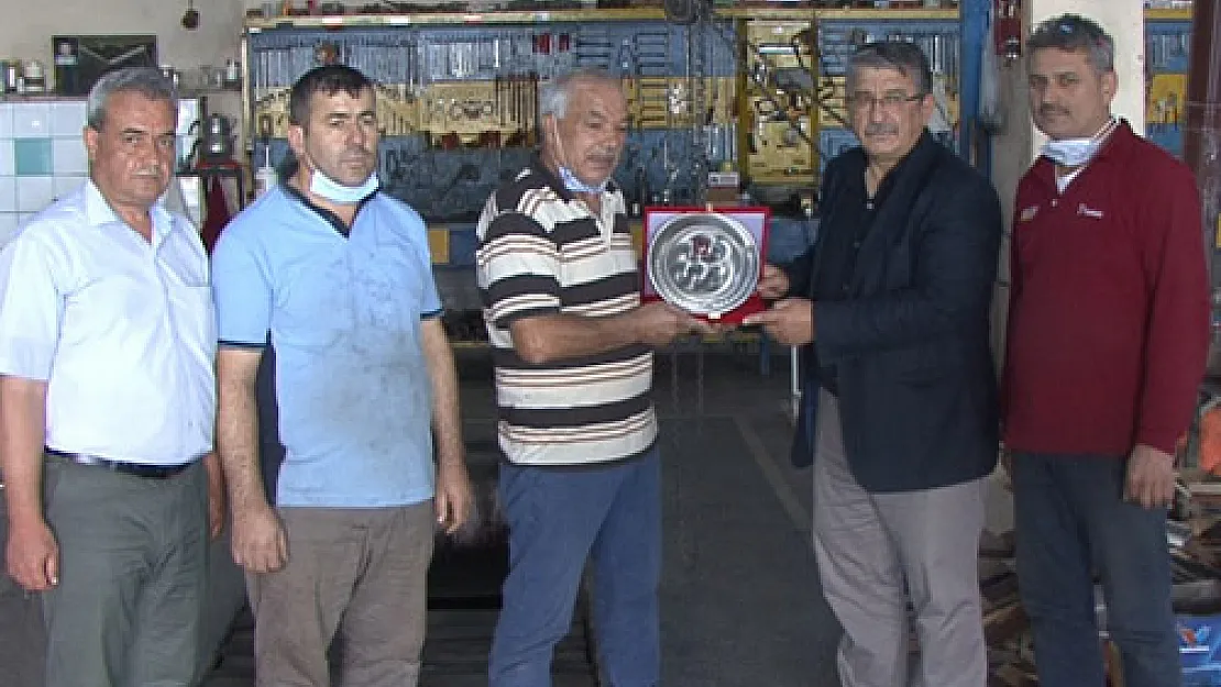 Oto tamircisi Ülker yılın ahisi seçildi