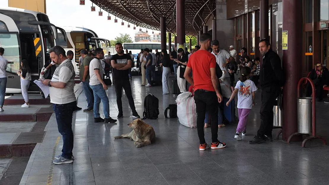 Otogarda bayram yoğunluğu başladı