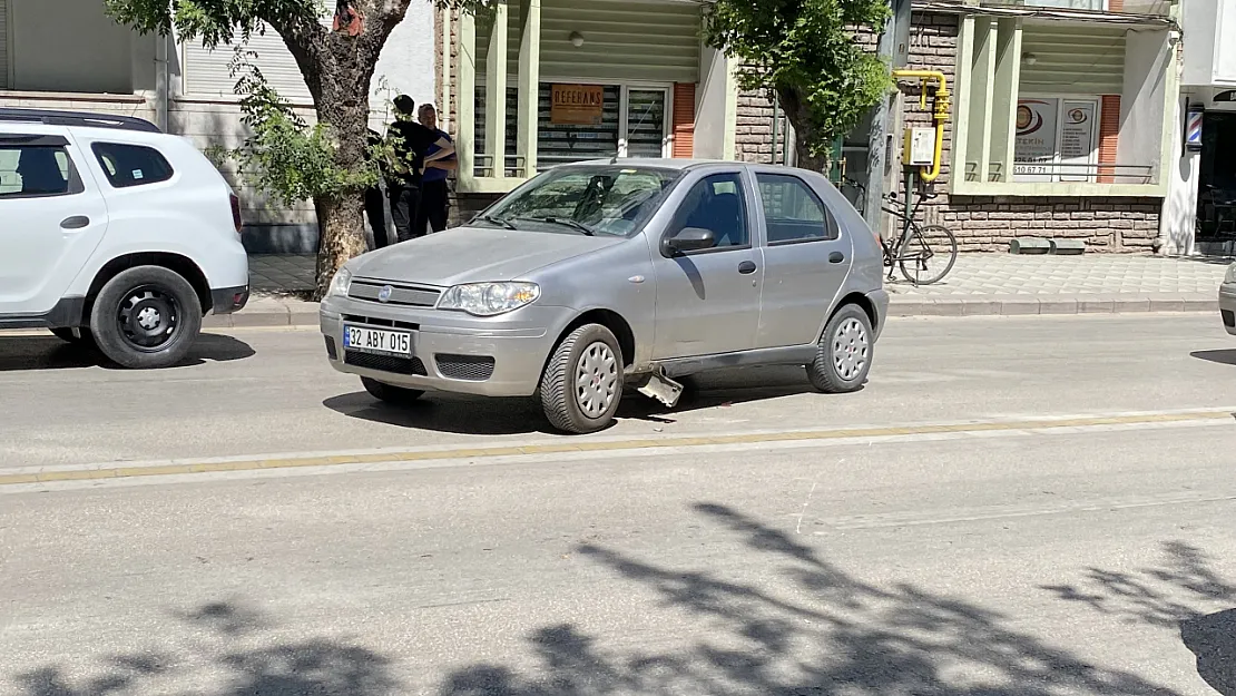 Otomobil İle Motosikletli Kurye Çarpıştı: 1 Yaralı