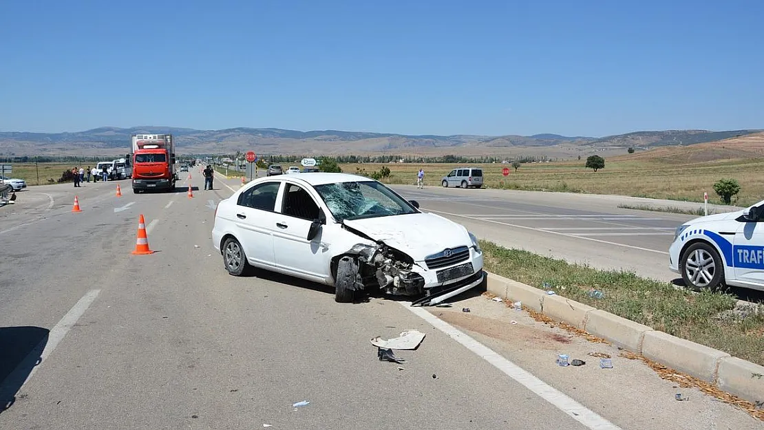 Otomobille çarpışan elektrikli mopetin sürücüsü hayatını kaybetti