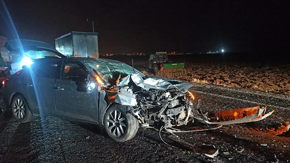 Otomobille Çarpışan Traktörün Sürücüsü Yaralandı