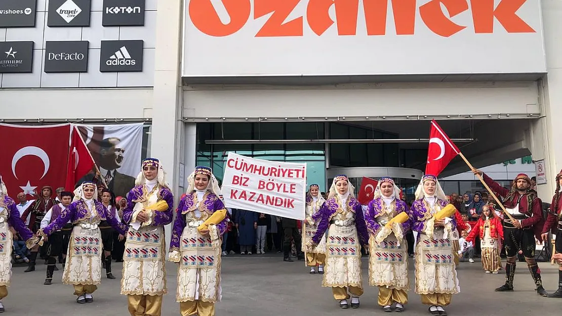 Özdilek Afyonkarahisar, Cumhuriyetimizin 100. yılını coşkuyla kutladı