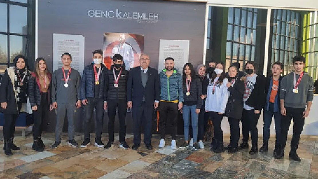 Özel Genç Kalemler bilek güreşinde 24 madalya aldı