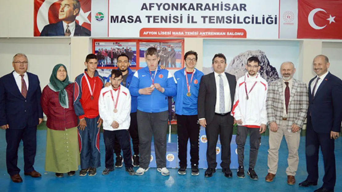 Özel sporcular masada yarıştı