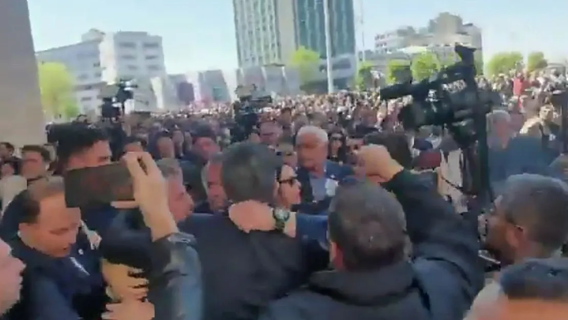 Özgür Özel'e Saldırı