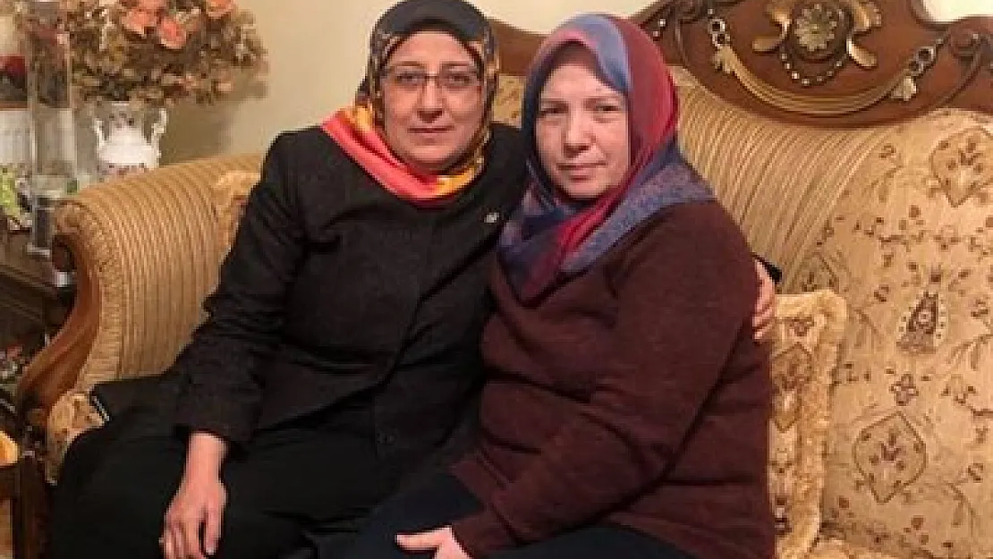 Özkal, Afrin şehidinin ailesini ziyaret etti