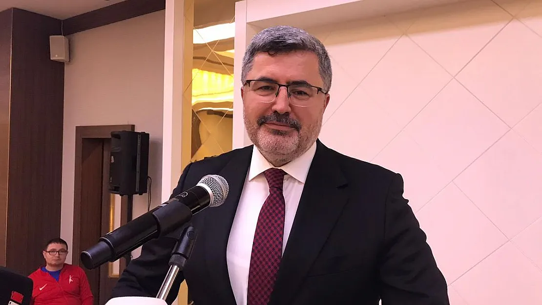 Özkaya: Babacan, bugün halasının başörtüsü mücadelesine zulüm eden CHP ile