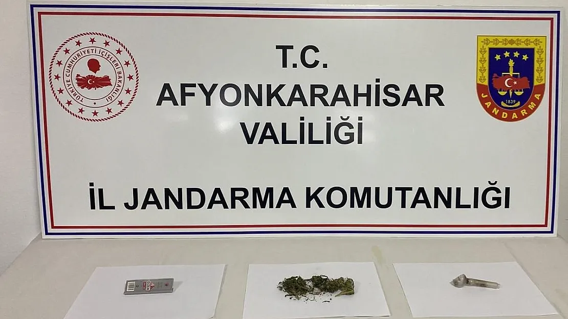 Park halindeki araçtan şüphelenip arama yapan ekipler esrar ele geçirdi