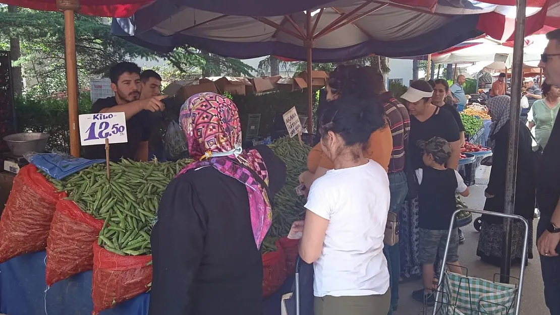 Pazar tezgahlarında bayram yoğunluğu