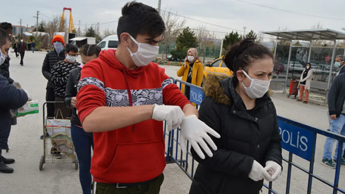 Pazar yeri girişlerinde ücretsiz maske dağıtım önerisi