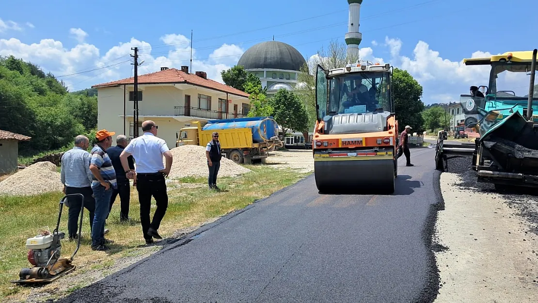 Pazaryeri'nde Köy Yolları Sıcak Asfaltla Buluşuyor