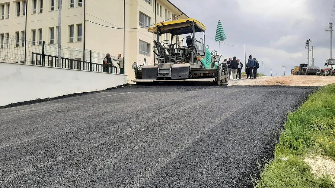 Pazaryeri'nde sıcak asfalt dökümü için çalışmalara başlanıldı