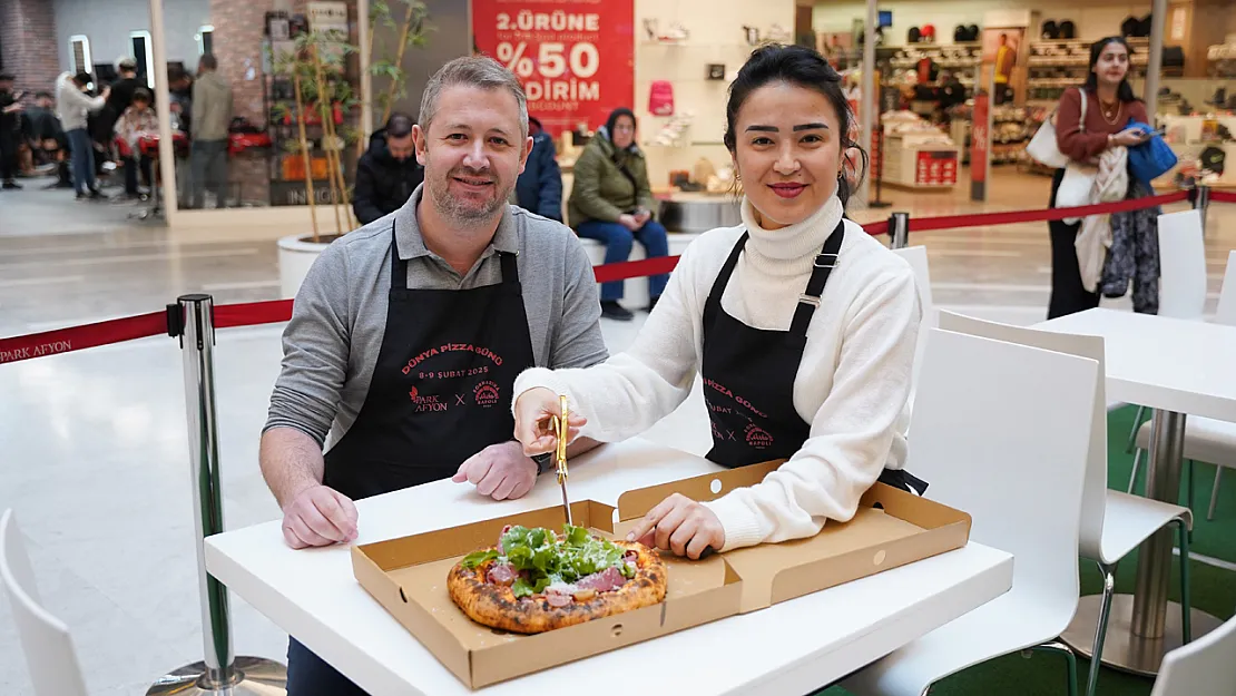 Pizza Yapımı İçin 120 Kişi Bir Araya Geldi