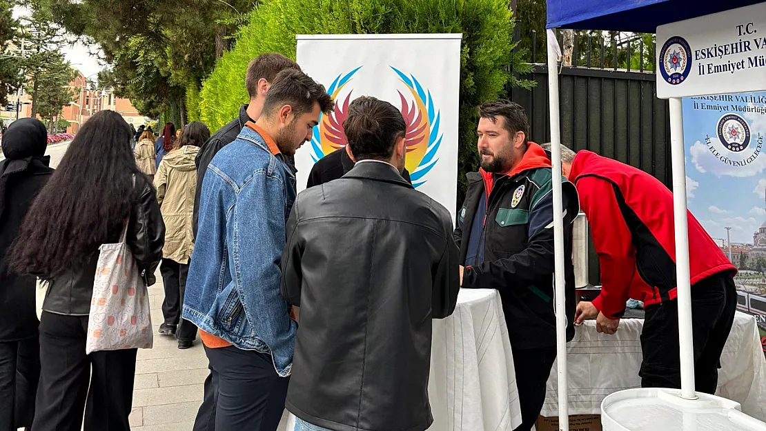 Polis, Anadolu Üniversitesi'nde 10 Bin 200 Öğrenciyi Bilgilendirdi