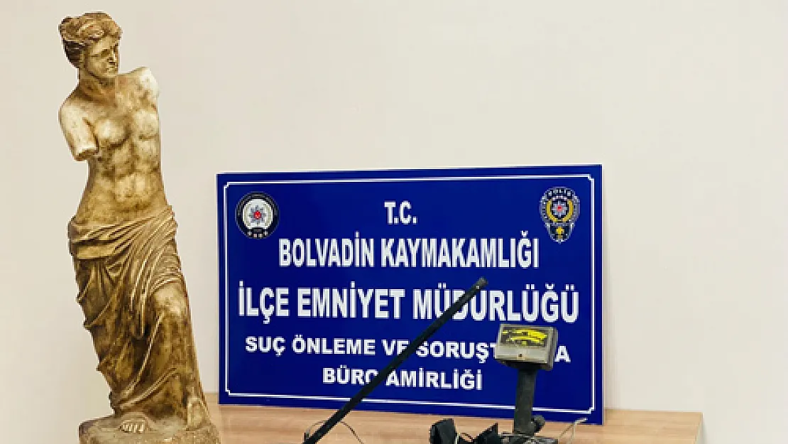 Polis baskınında ele geçirilen 1 metrelik heykelin sahte olduğu ortaya çıktı