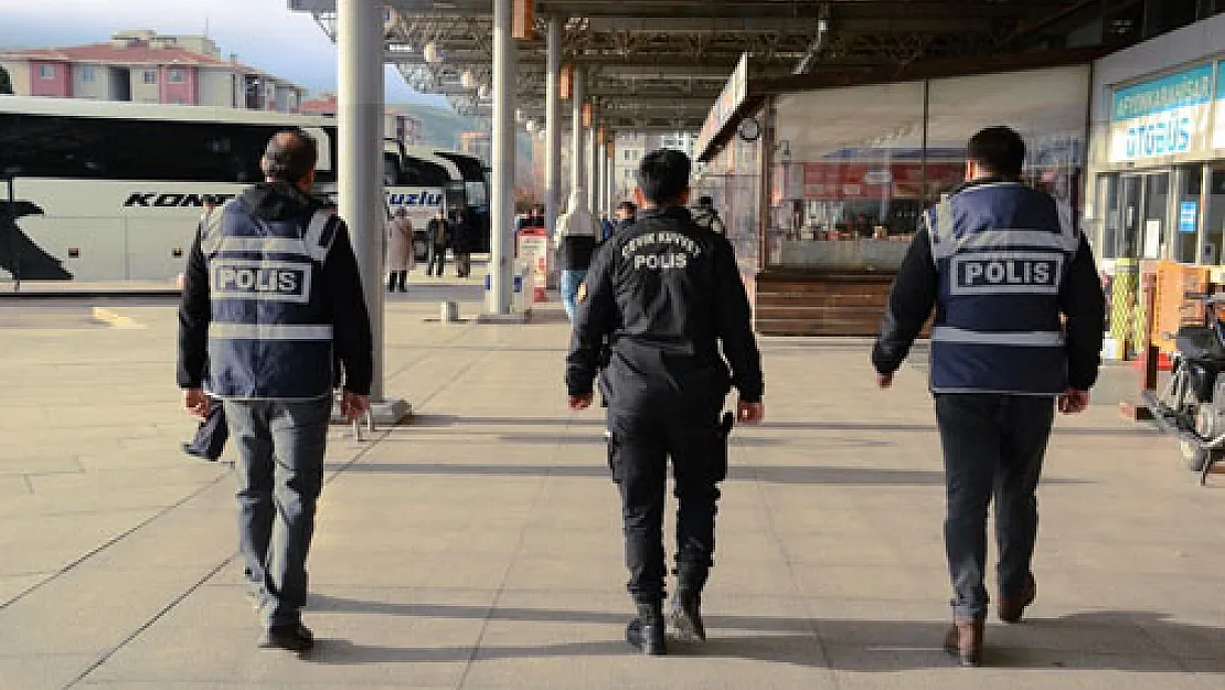 Polis, düzensiz  göçe geçit vermiyor