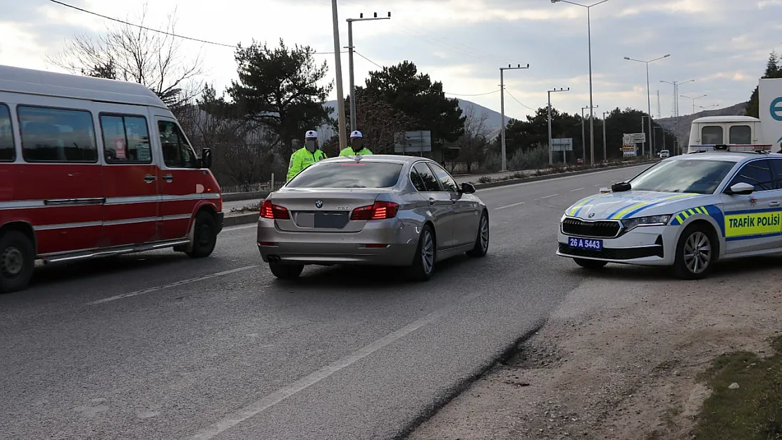 Polis ekiplerince 539 sürücü belgesine ve tescil plakasına cezai işlem uygulandı