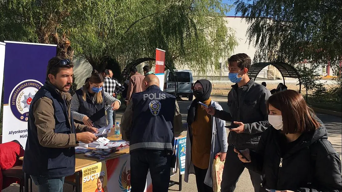 Polis öğrencileri terör ve siber suçlara karşı uyarıyor