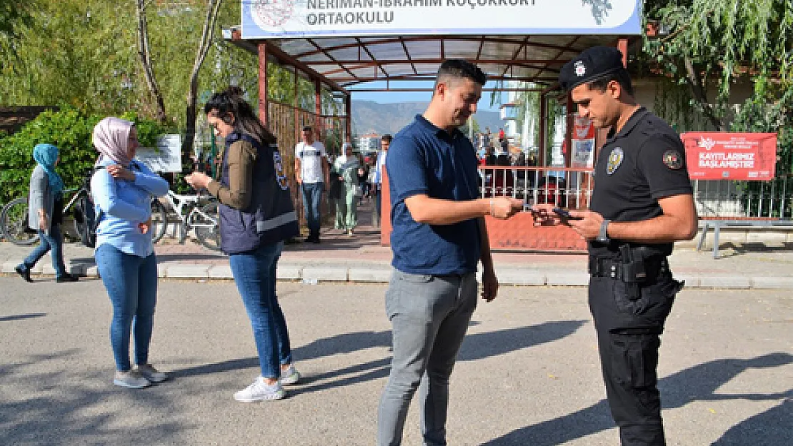 Polis, okul çevrelerinde kuş uçurtmuyor