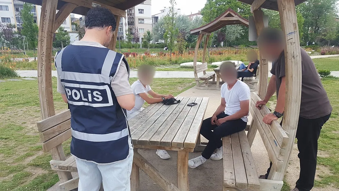 Polis Vatandaşı Bilgilendirdi