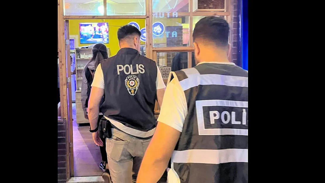 Polisin Çalışmasında 2 Aranan Şahıs Yakalanırken, 1 İşletmeye İşlem Yapıldı