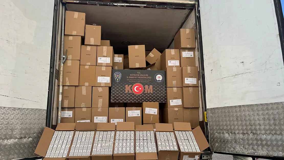 Polisin Durdurduğu Araçta 5 Milyon 980 Bin Adet Kaçak Makaron Ele Geçirildi