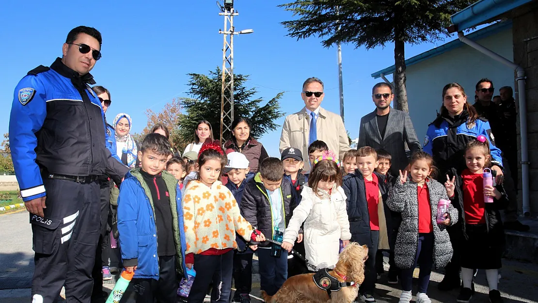 Polisler Miniklere Mesleklerini Anlattı