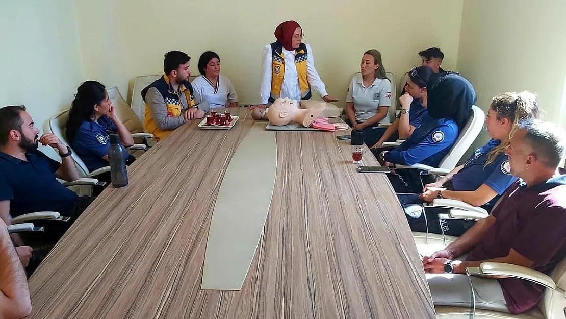 Polislere 'Temel Yaşam Desteği Eğitimi' verildi