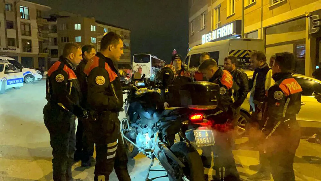 Polisten Kaçarken Kazaya Neden Oldu: 2'si Polis 4 Yaralı