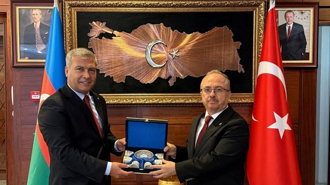 Prof. Dr. Adıgüzel'in Uluslararası Eğitim Hamlesi Azerbaycan'da Sürüyor