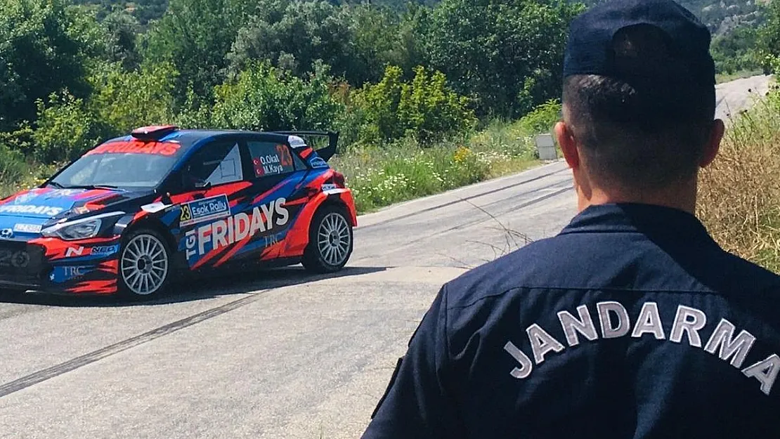 Rallide güvenlik tedbirlerini jandarma sağladı