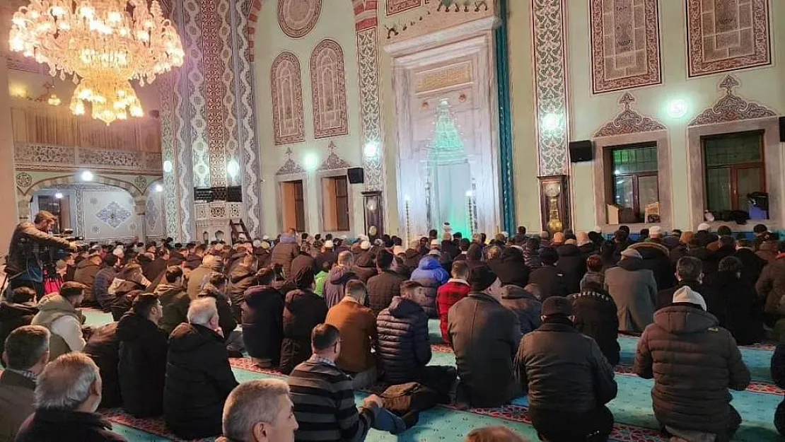 Reşadiye Camii’nde Regaip Kandili Coşkusu