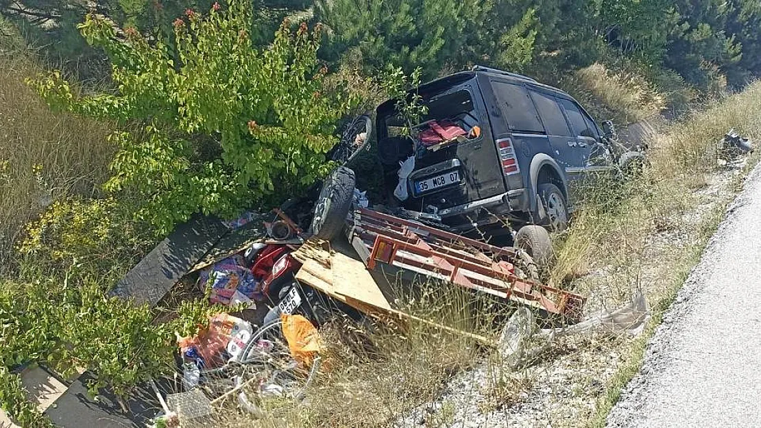 Römork bağlı ticari araç şarampole girdi, 2 kişi yaralandı