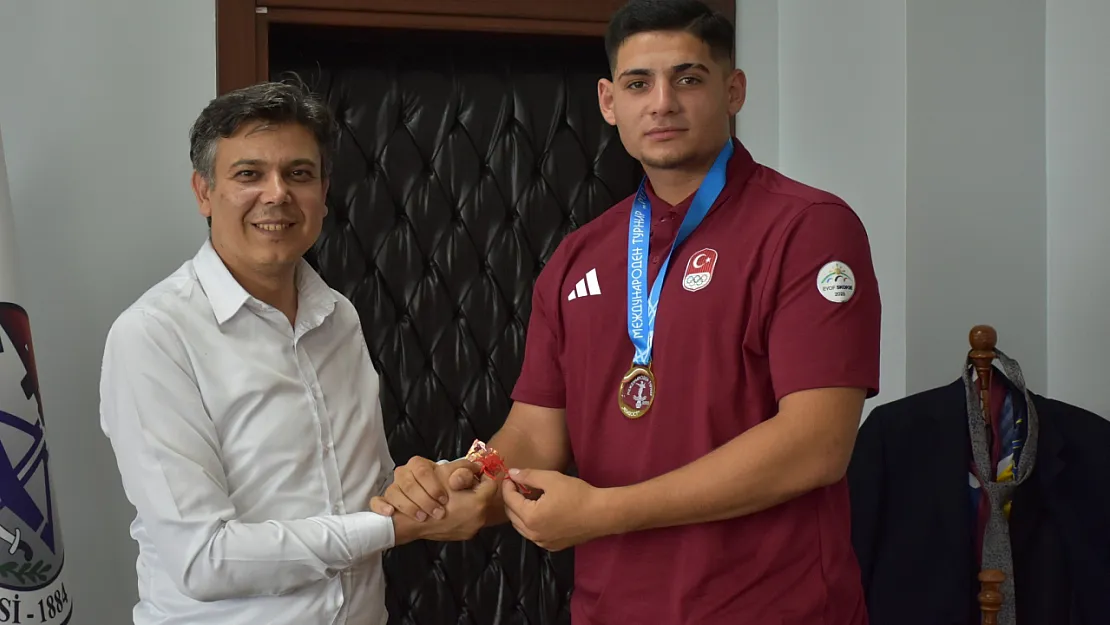 Şampiyon Sporculardan Söğüt Belediyesi'ne Ziyaret