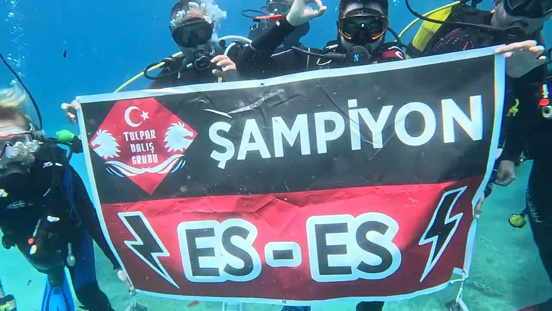 Şampiyonluğunu Denizin 26 Metre Altında Kutladılar