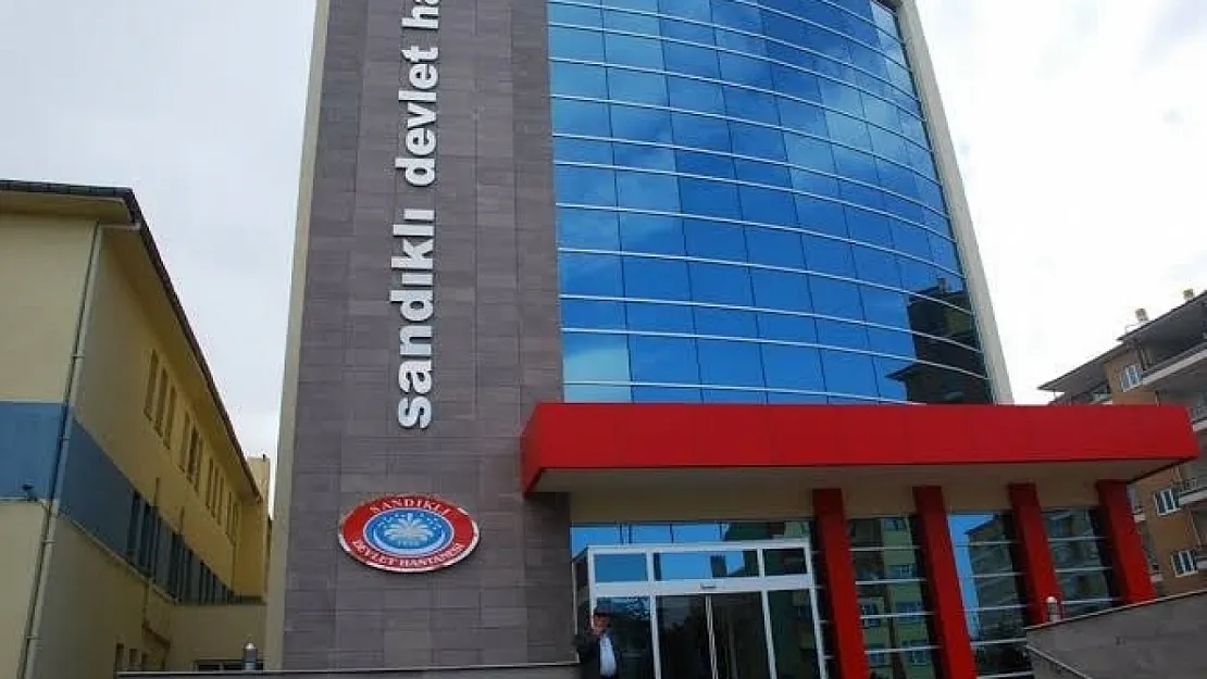 Sandıklı Devlet Hastanesi'nde 5 yıl sonra ilk kez beyin ameliyatı gerçekleşti