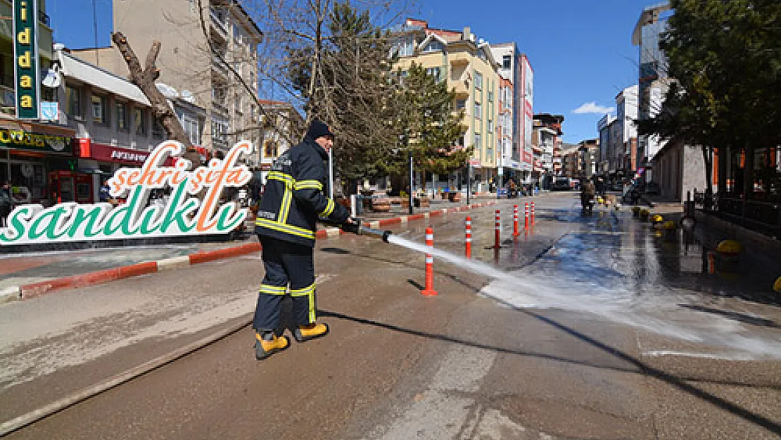 Sandıklı sokakları dezenfekte edildi