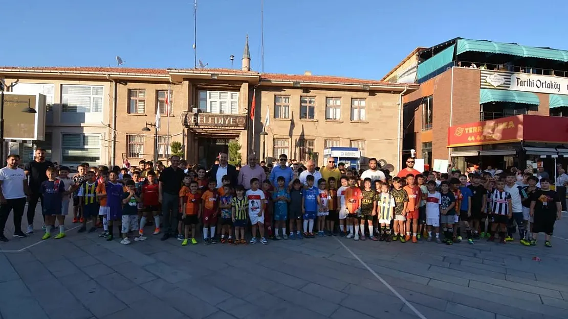 Sandıklı'da Geleneksel Sokak Futbol Turnuvası başladı