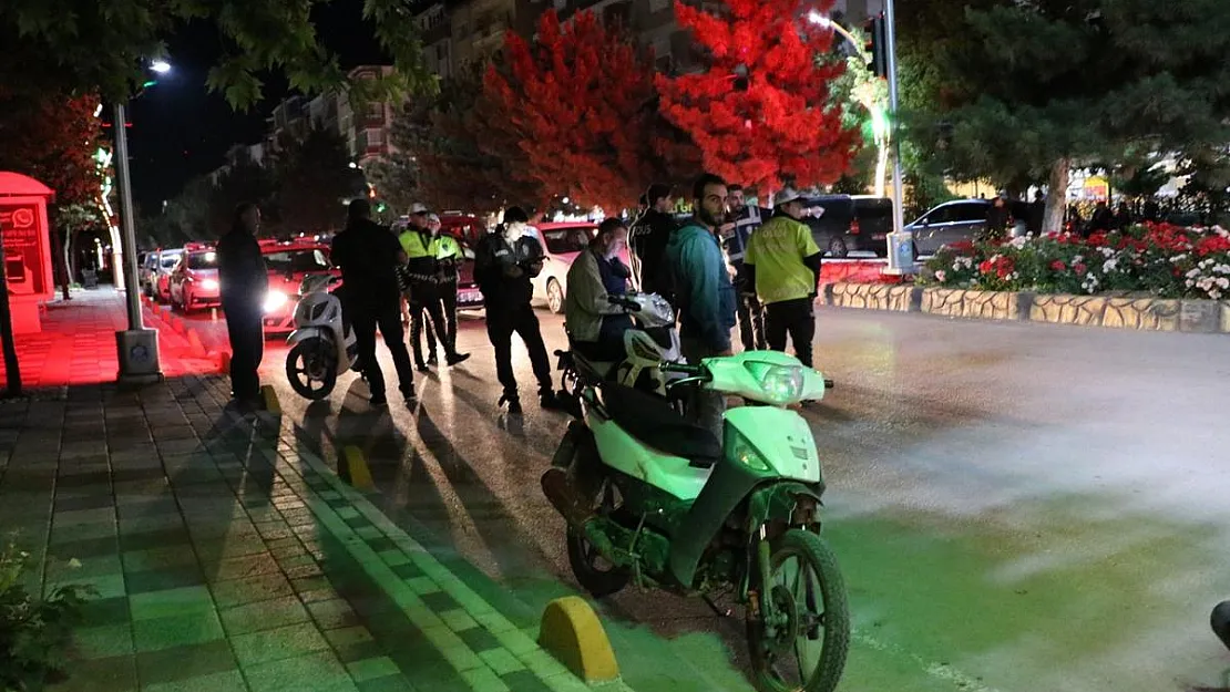 Sandıklı'da polis ve jandarmadan motosiklet sürücülerine yönelik ortak denetim