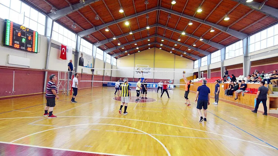 Sandıklı'da voleybol turnuvası başladı