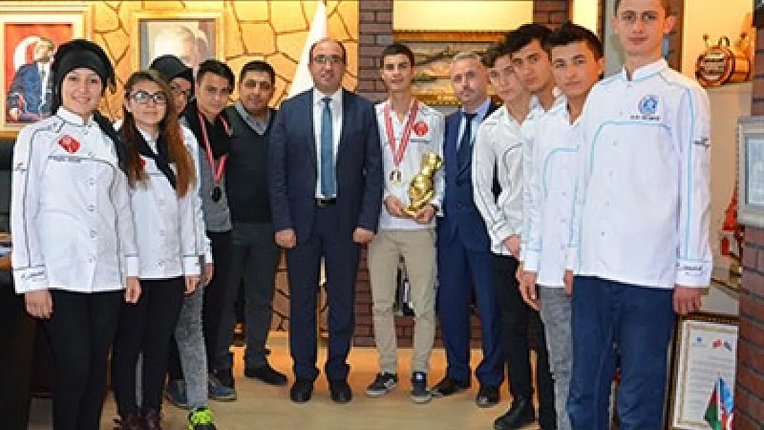 Sandıklılı aşçılar şampiyon oldu – Kocatepe Gazetesi