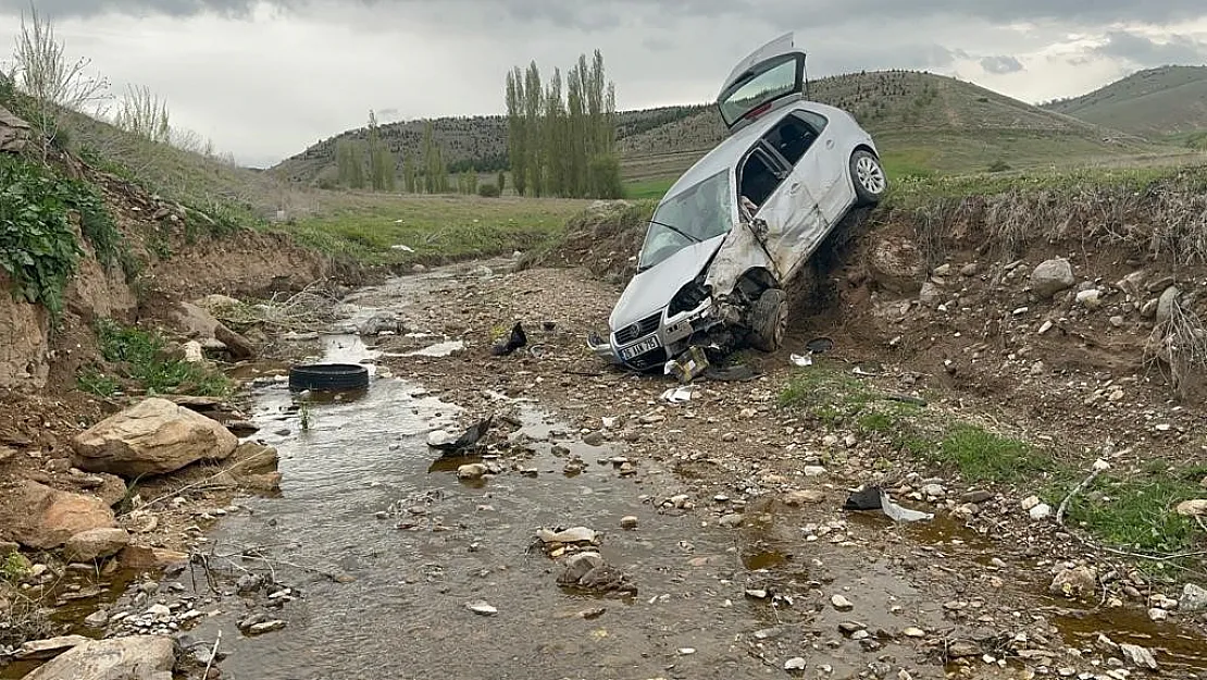 Şarampolden uçup dereye düşen sürücü hayatını kaybetti