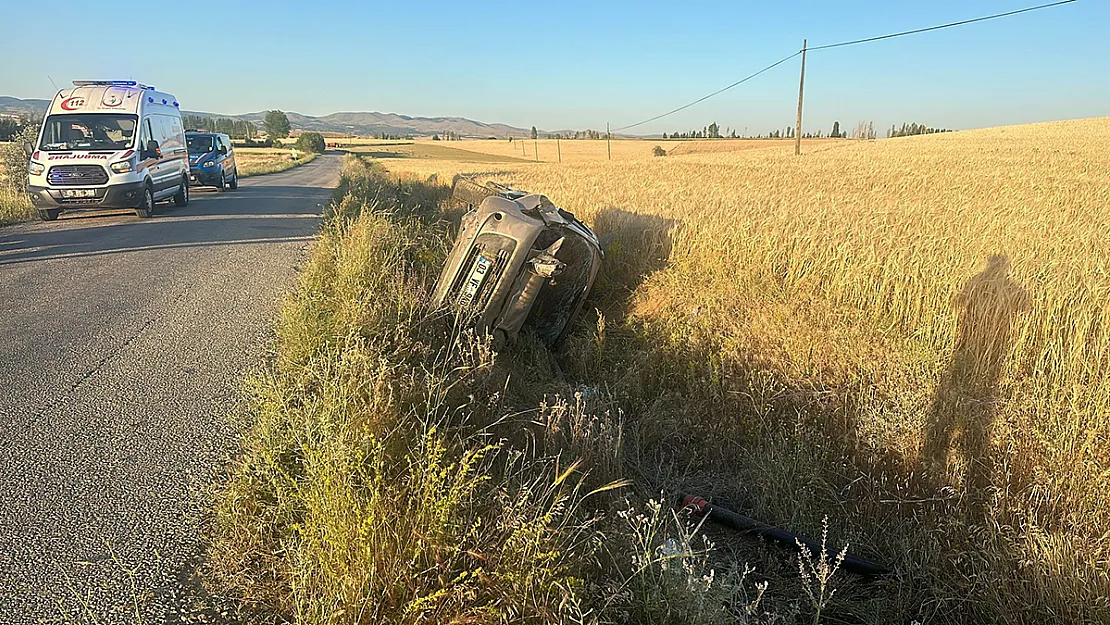 Şarampole Devrilen Otomobilden Yaralı Kurtuldular