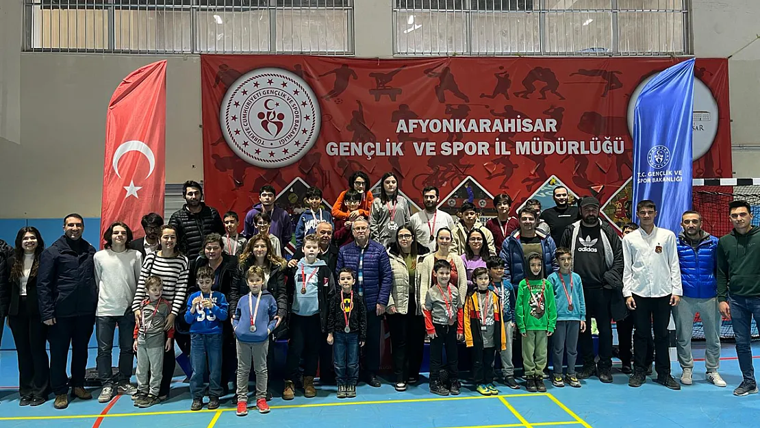 Satranç Ustaları “Sevgililer Günü” İçin Yarıştı