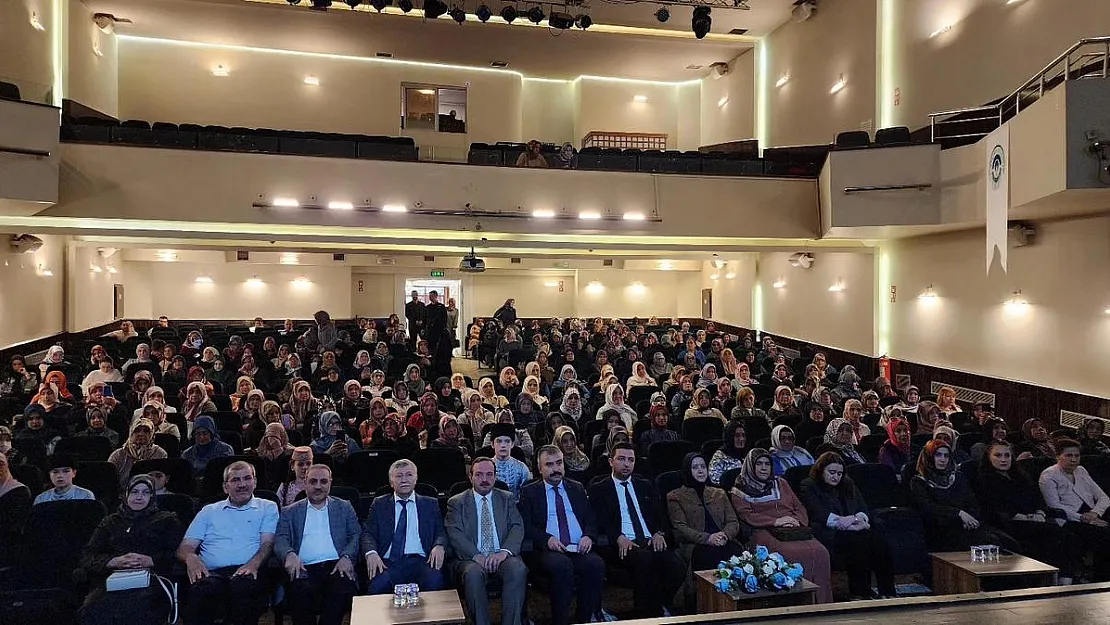 Savaş, Göç Ve Aile Konferansı Düzenlendi