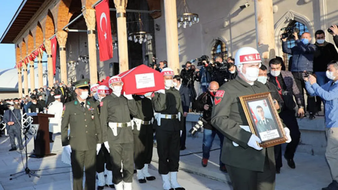 Şehidimizi dualarla son yolculuğuna uğurladık