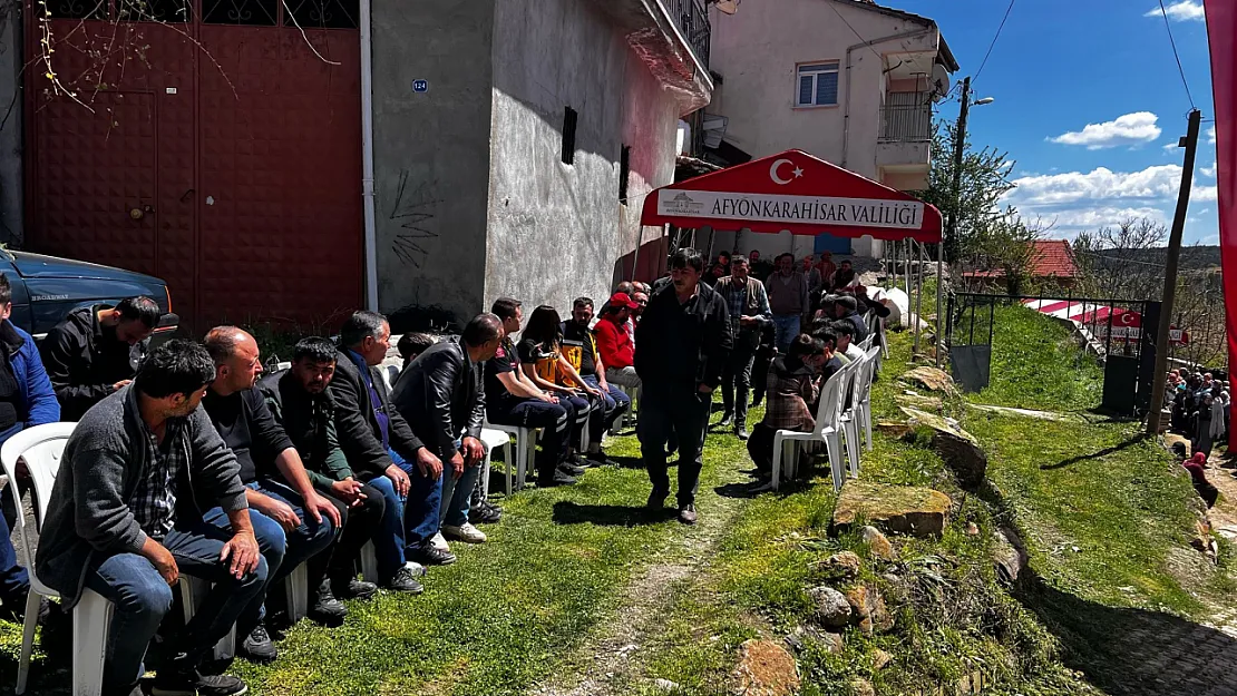 Şehidimizin Baba Ocağı Bayraklarla Donatıldı
