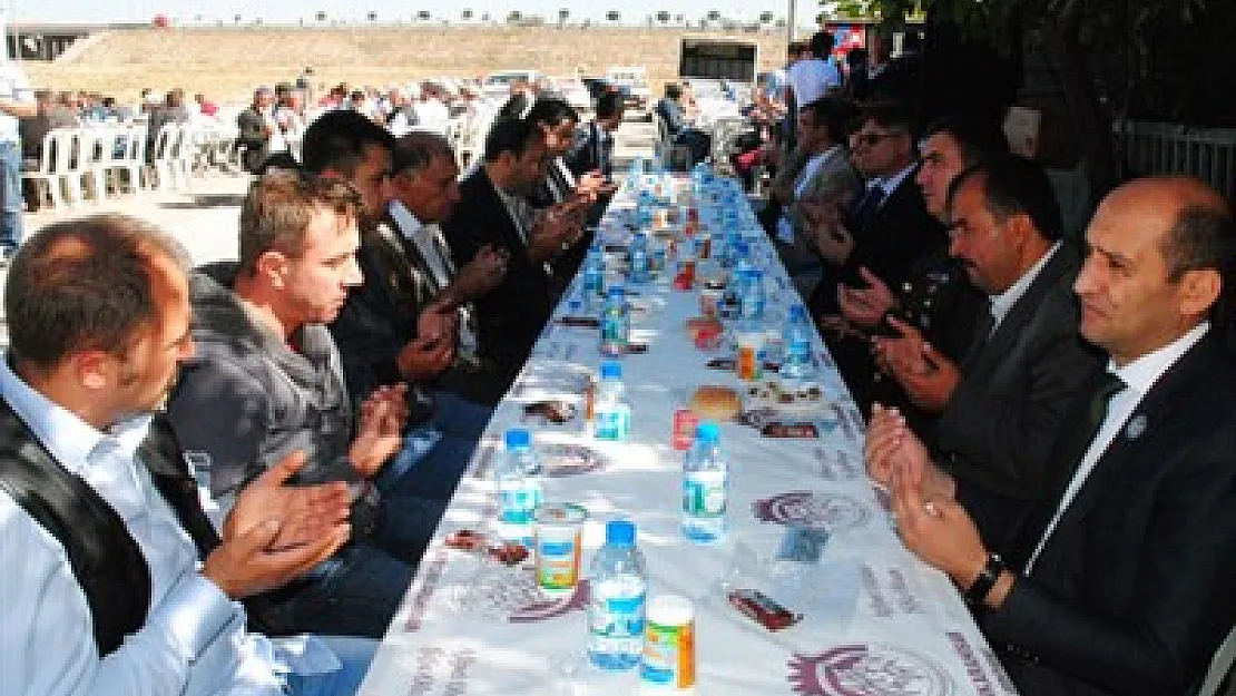 Şehit aileleri ve gaziler omuz omuza