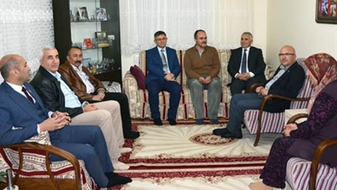 Şehit ailesine anlamlı ziyaret – Kocatepe Gazetesi